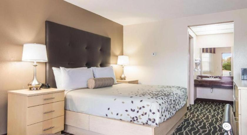 Americas Best Value Inn Alliance Buitenkant foto